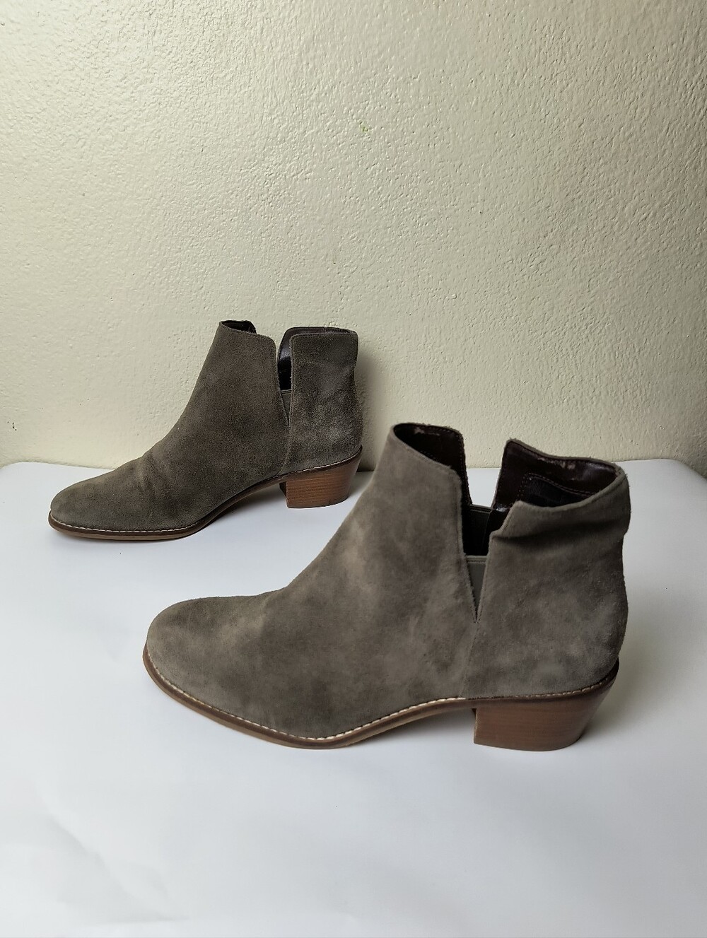 Cole Haan 8.5B Taupe Suede Ankle Booties